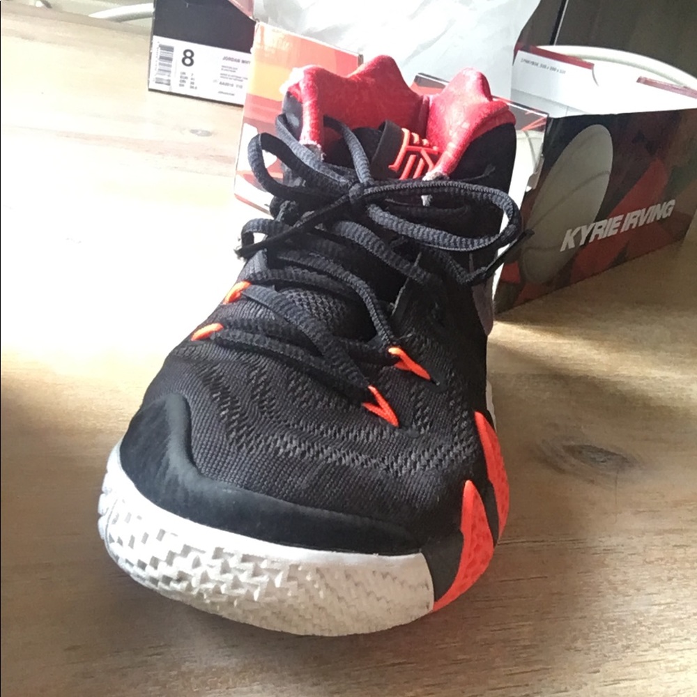 Kyrie 4